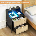 Table de chevet en rotin avec station de charge et lumières LED, table de chevet à 2 tiroirs, table d'appoint de rangement pour chambre à coucher, salon, noir
